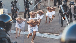 Cárceles de Bukele son un infierno para criminales: Solo tienen 30 minutos en patio, cercos eléctricos y sin celulares