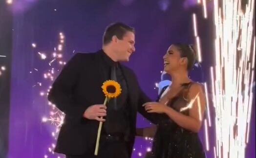 Paco Bazán se presentó en aniversario de Corazón Serrano. (@franciscobazan)