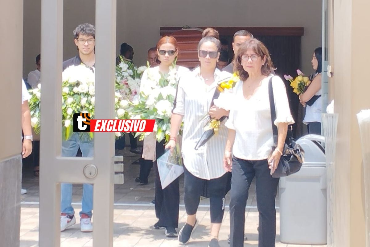 Melissa Klug, Samahara Lobatón, su familia y amigos cercanos le dan el ‘último adiós’ a su abuelita Angelita | (Fotos: Carla Chevez)