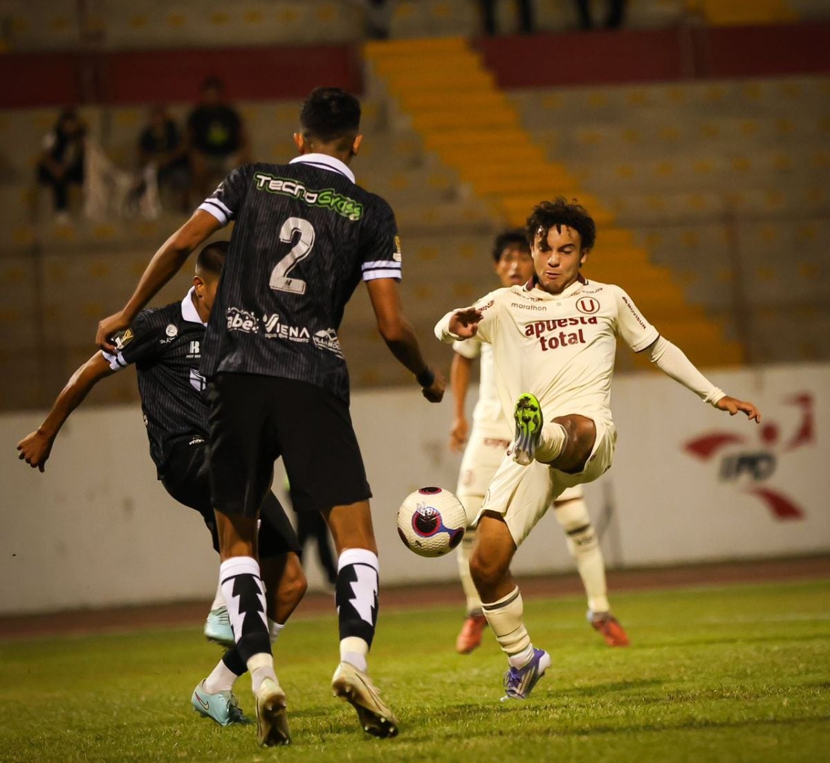 Universitario vs. Pirata FC