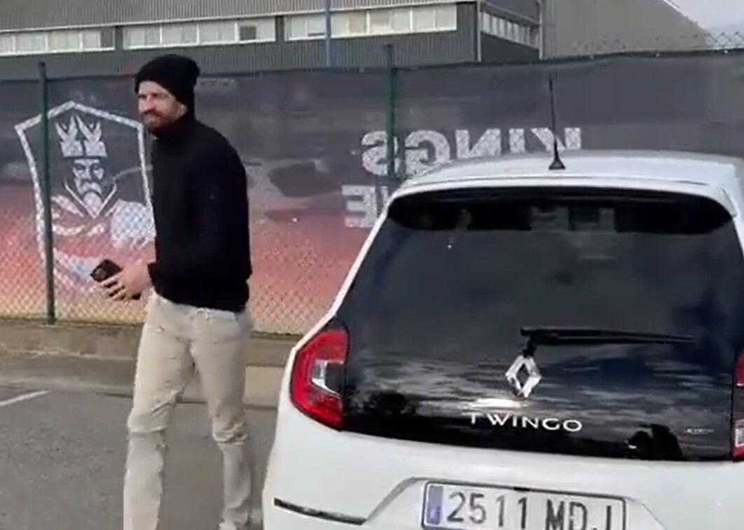 Gerard Piqué en su Twingo. (Foto: Gerard Piqué/Instagram)