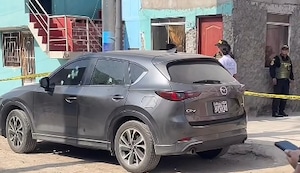 Callao: Sicarios asesinan a balazos a una persona dentro de su camioneta | VIDEO