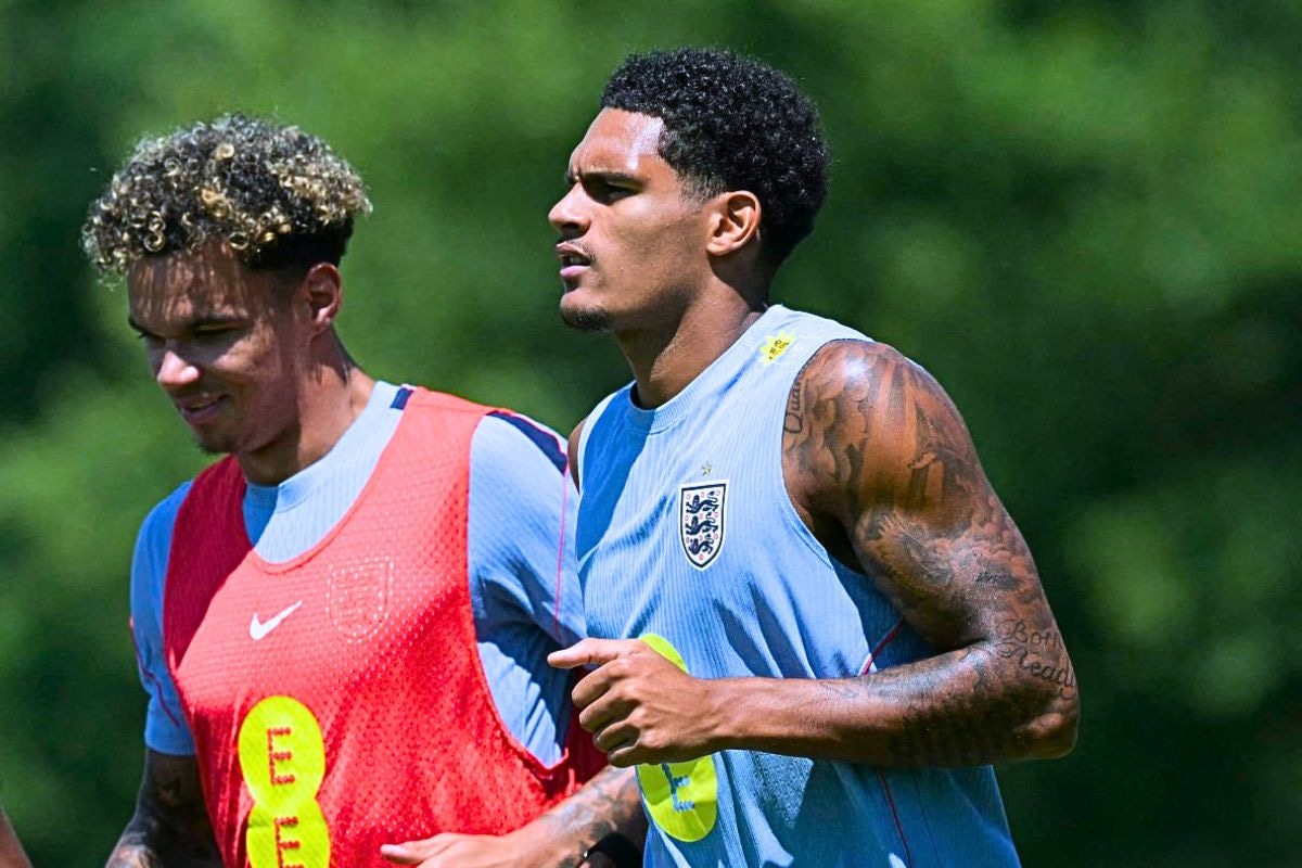 Defesor de Inglaterra podría quedarse sin Mundial 2026 (Foto: AFP)