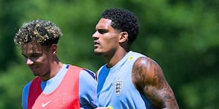 Defesor de Inglaterra podría quedarse sin Mundial 2026 (Foto: AFP)