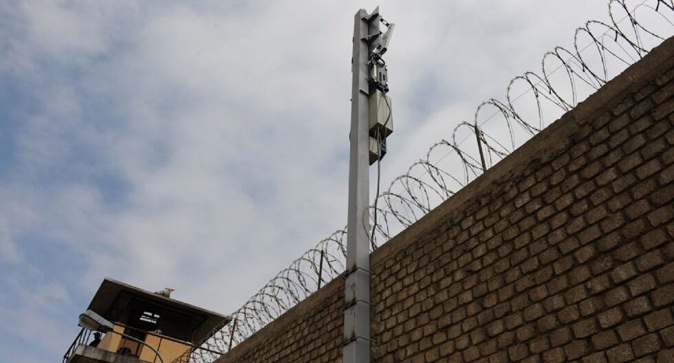 En pabellón del penal Castro Castro internos tienen celulares e Internet y hasta alquilan, muestra informe de Tv. (Andina)
