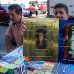 ¡Cae la mafia del álbum pirata Tres Reyes! Policía incautó más de 3 millones de figuritas y desmanteló imprentas clandestinas