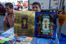 ¡Cae la mafia del álbum pirata Tres Reyes! Policía incautó más de 3 millones de figuritas y desmanteló imprentas clandestinas