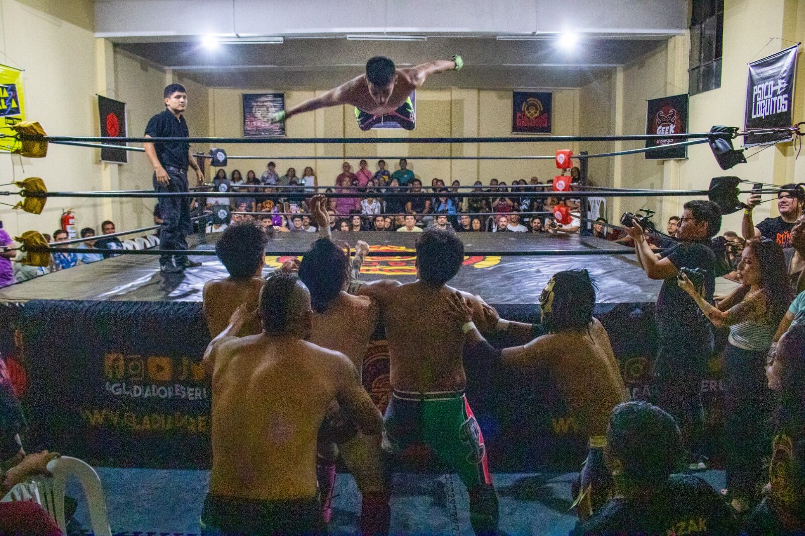 Los deportistas crean todo un show para divertir a sus aficionados. Foto: Difusión.