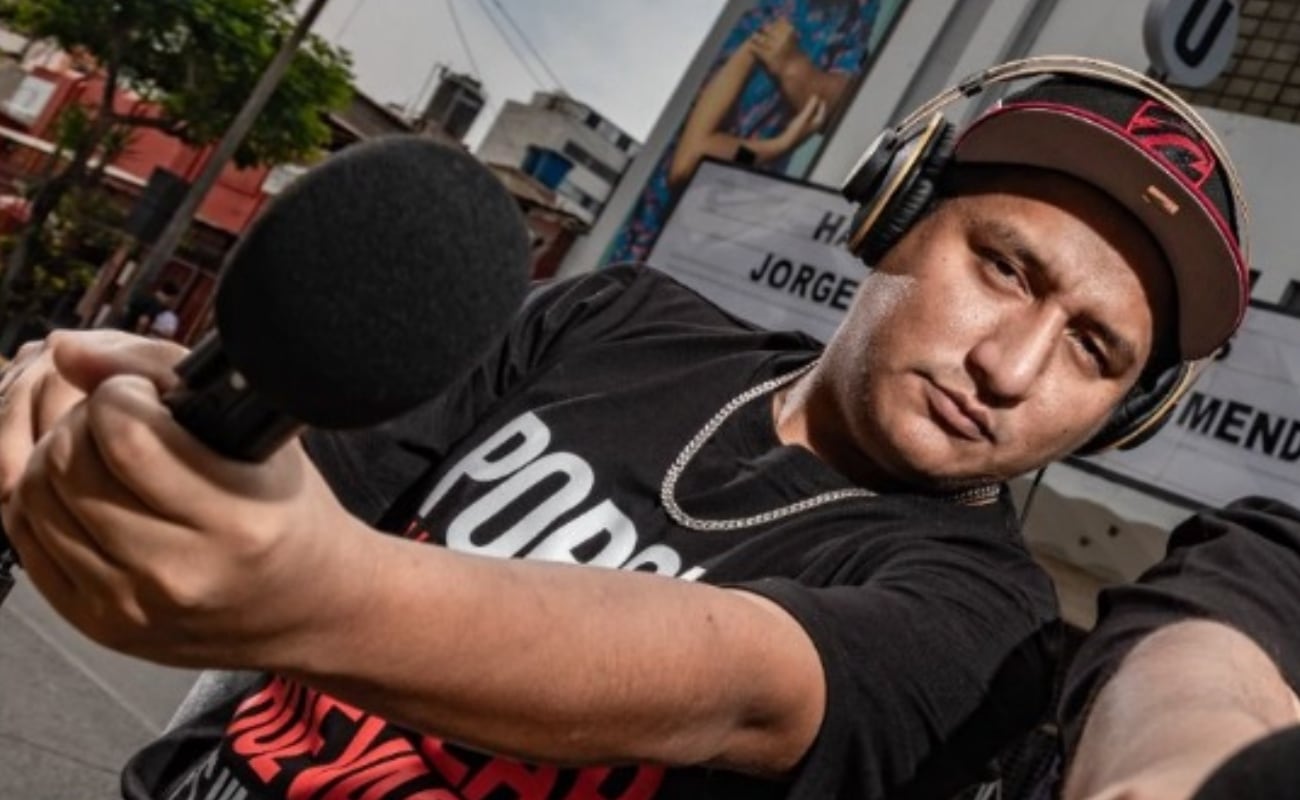 Jorge Luna se luce con las canastas para sus trabajadores. (Foto: Fidel Carrillo).