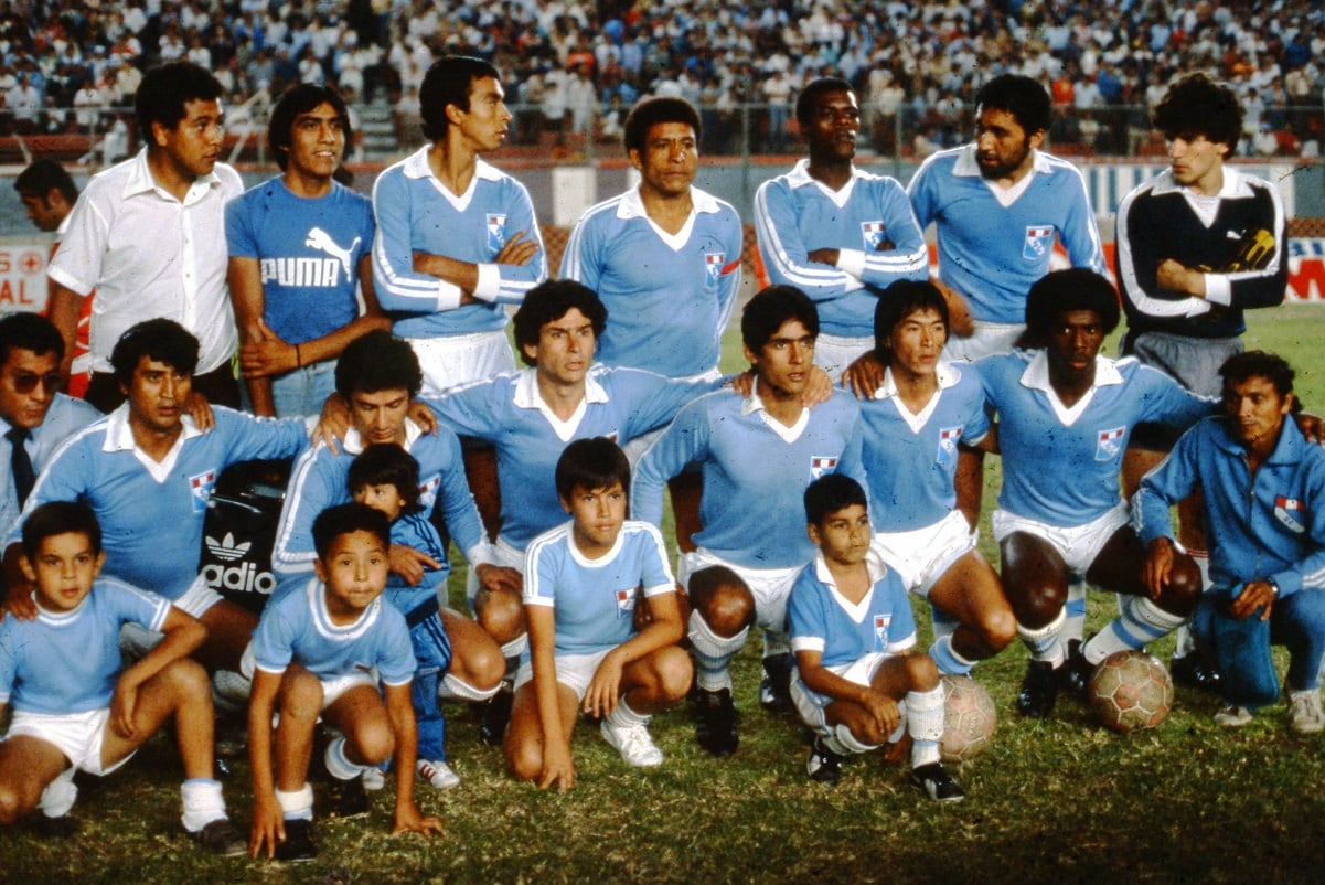 Luego de su experiencia en el fútbol mexicano Chumpitaz regresa al Perú para defender los colores del Sporting Cristal de 1977 a 1984, con el club del Rímac logra 3 campeonatos nacionales, los años 1979, 1980 y 1983. El año 1984 luego de disputar la Copa Libertadores con Sporting Cristal Héctor Chumpitaz se retira del fútbol profesional. (GEC Archivo Histórico)