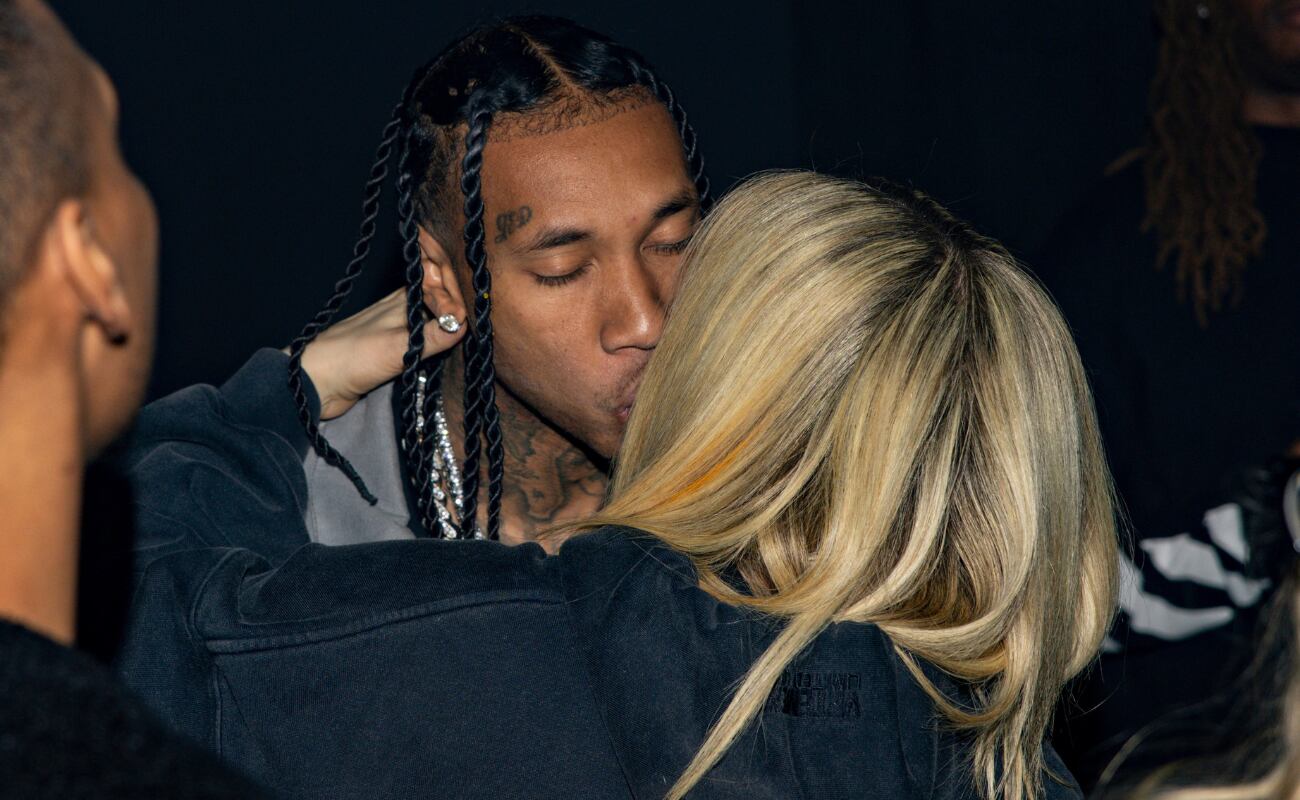 Avril Lavigne y Tyga se besaron en la Semana de la Moda de París. (Foto: Getty Images)