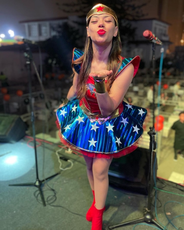 Suu Rabanal encanta con su música. (@suurabanal__oficial)