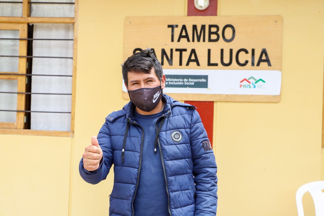 Peruano ejemplar ahora puede costear una canasta familiar y seguir mejorando su galpón. (Foto: Midis)