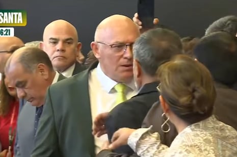 ¡Escándalo en el Senado! Iber Maraví y Calisto Giampietri protagonizan fuerte altercado y casi llegan a l...