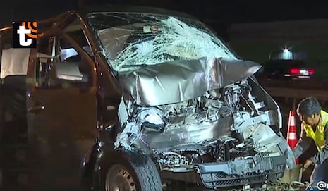 ¡Choque brutal en la Panamericana Sur! Miniván impacta contra cisterna y deja diez heridos, incluidos tre...