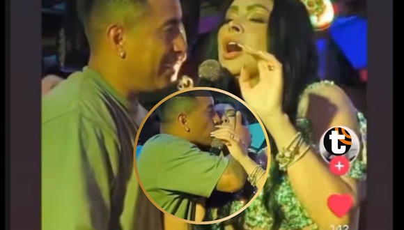 Christian Cueva aparece en escenario y canta junto a Pamela Franco