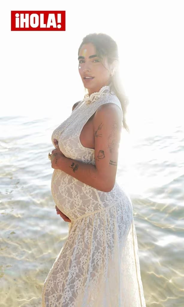 Influencer muestra su avanzado embarazo. (Fotos: Revista Hola!)