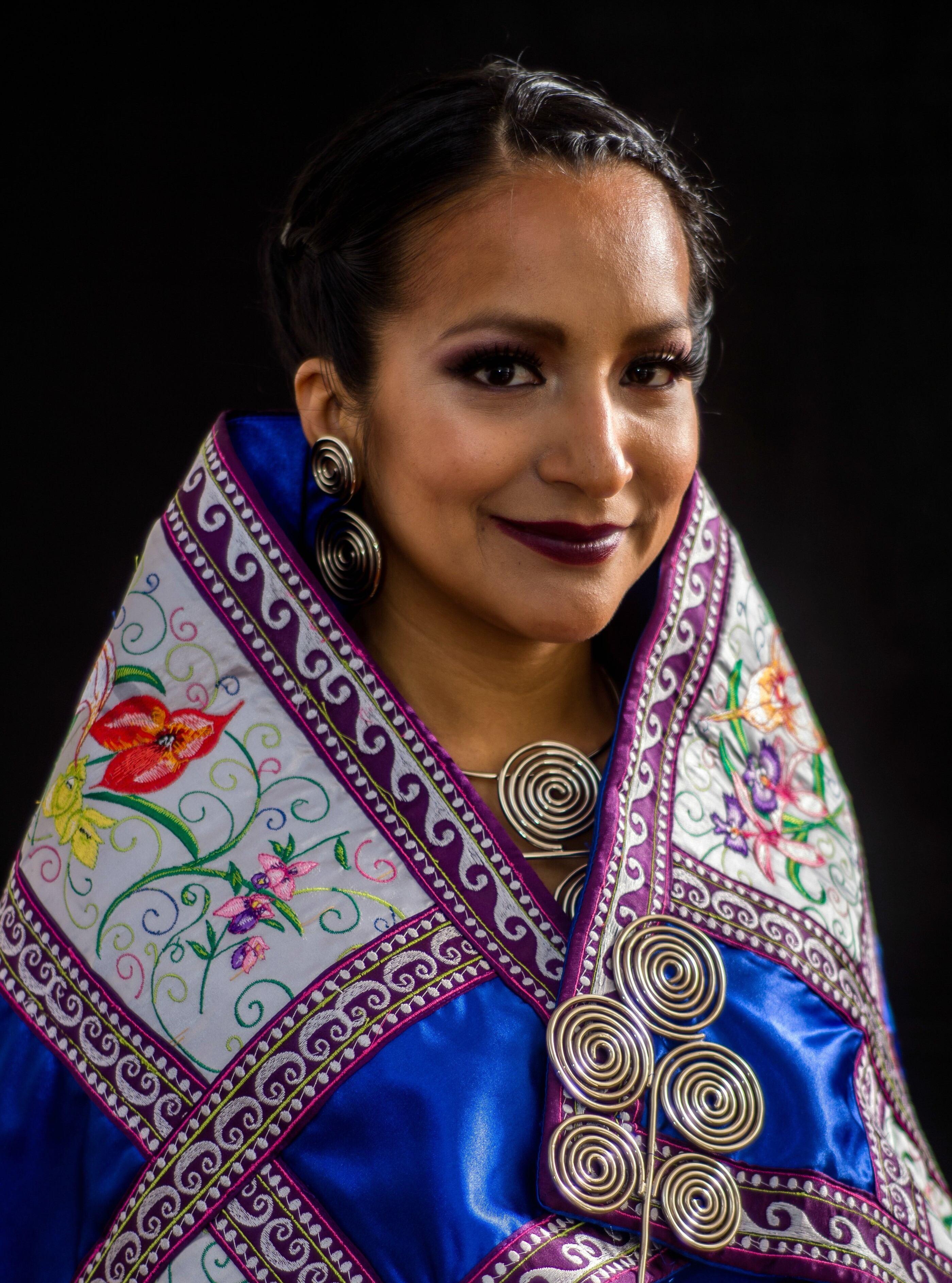 El clásico disco "Mambo" de Yma Sumac fue reversionado por Sylvia Falcón.