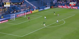 Martín Pérez Guedes falló clara ocasión de gol a los 94 minutos del partido entre Universitario vs Nacional por Copa Libertadores. (Foto: Captura ESPN)