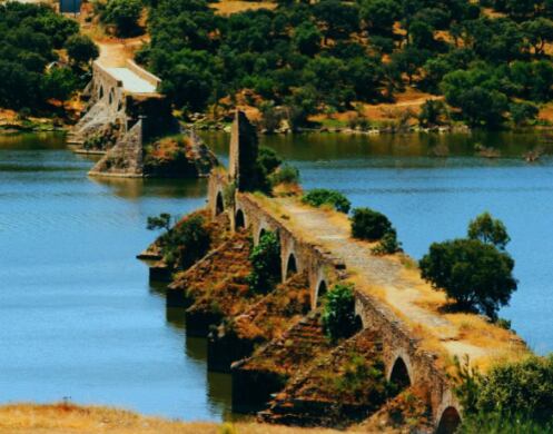 En 1864, se firmó el Tratado de Lisboa entre España y Portugal, por el que se fijan las fronteras hispano-lusas.