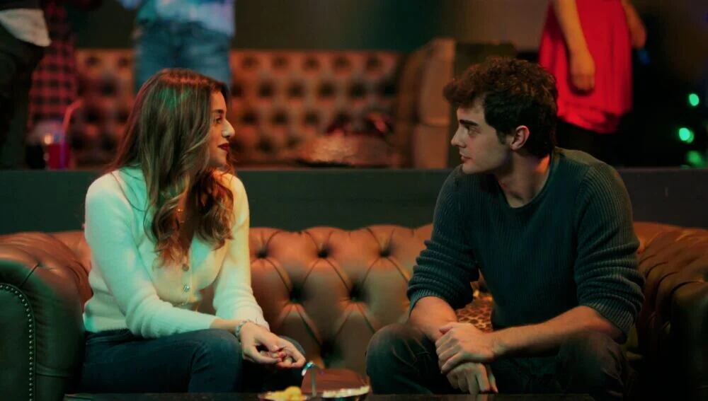 Melisa se acerca a Ömer (Foto: NG Medya)