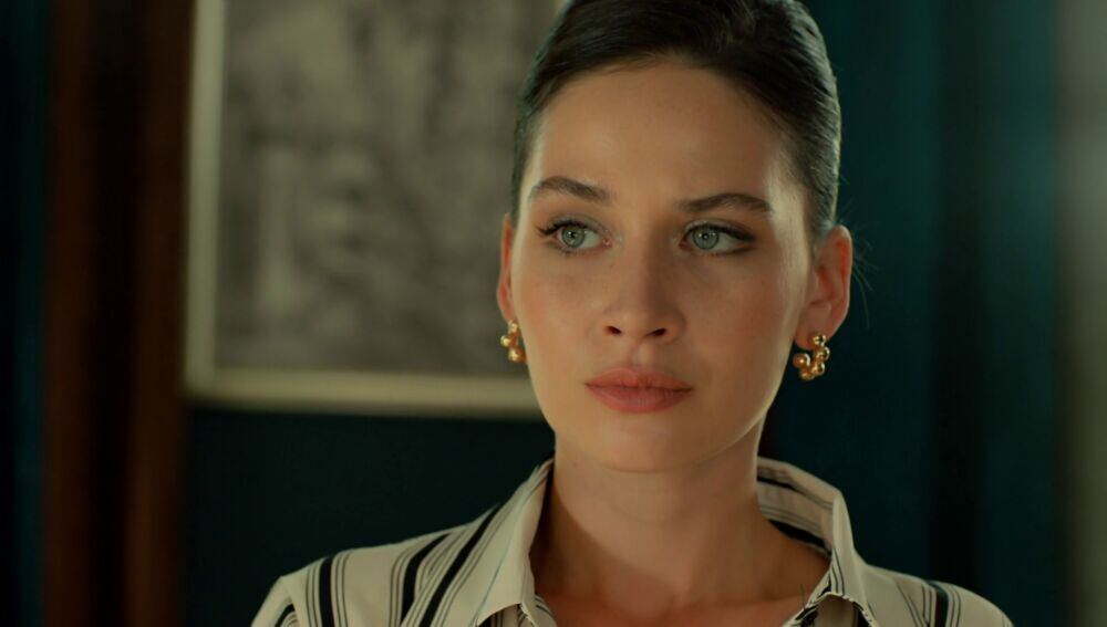 La actriz İlayda Çevik como Betül Arcan Yaman en "Tierra amarga" (Foto: Tims & B Productions)