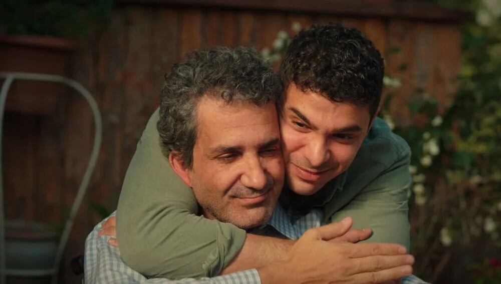 Cemile salva a Orhan en la telenovela turca "Hermanos" (Foto: NG Medya)