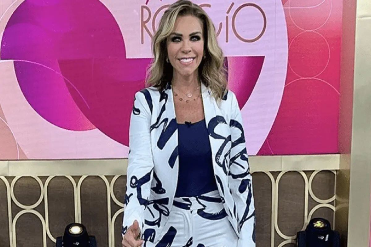 Sánchez Azuara conduce “Acércate a Rocío” (Foto: TV Azteca)