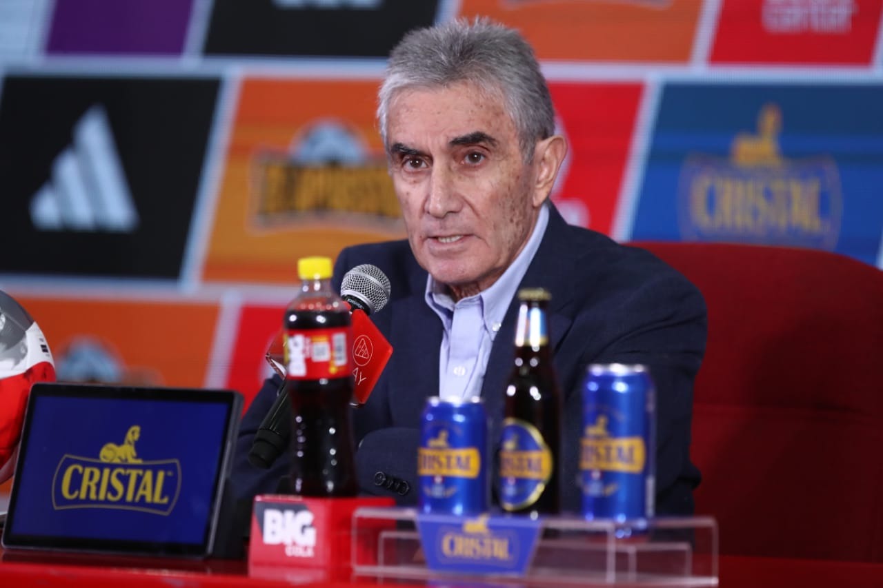 Conferencia de prensa del Director General de la federación peruana de Fútbol, Juan Carlos Oblitas, en La Videna. Fotos: jorge.cerdan/@photo.gec