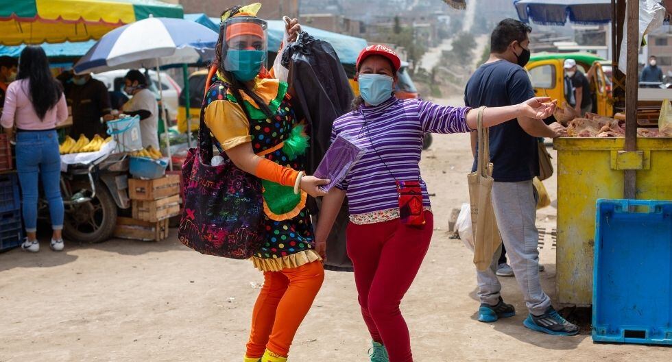 La payasita 'Sanguchita' llevó alegría en los mercados de Villa María del Triunfo. Foto: Fernando Sangama