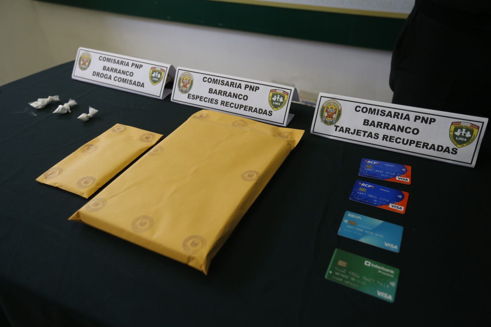 Pertenencias de la víctima fueron recuperadas por la Policía. | Foto: Violeta Ayasta / Diario Trome