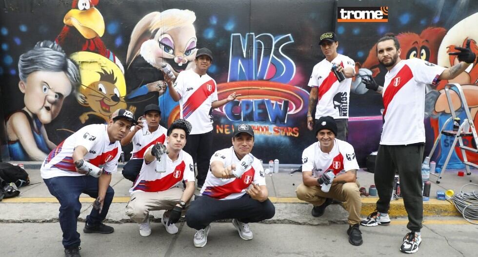 Jóvenes realizan arte graffitero y mejoran espacios públicos abandonados en Lima. Plasmaron a LeBron James y los Looney Tunes de Space Jam 2. (Entrevista: isabel Medina / Foto: Trome / Eduardo Cavero)