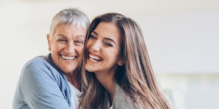 Aunque parezca algo automático, sonreír activa diversos procesos en el organismo que contribuyen a una mejor salud y calidad de vida. Foto: Istock.