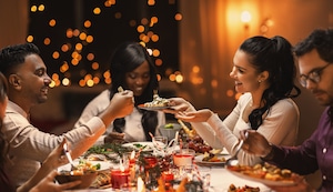 Cena navideña sin malestar: cómo preparar el estómago antes de la gran noche