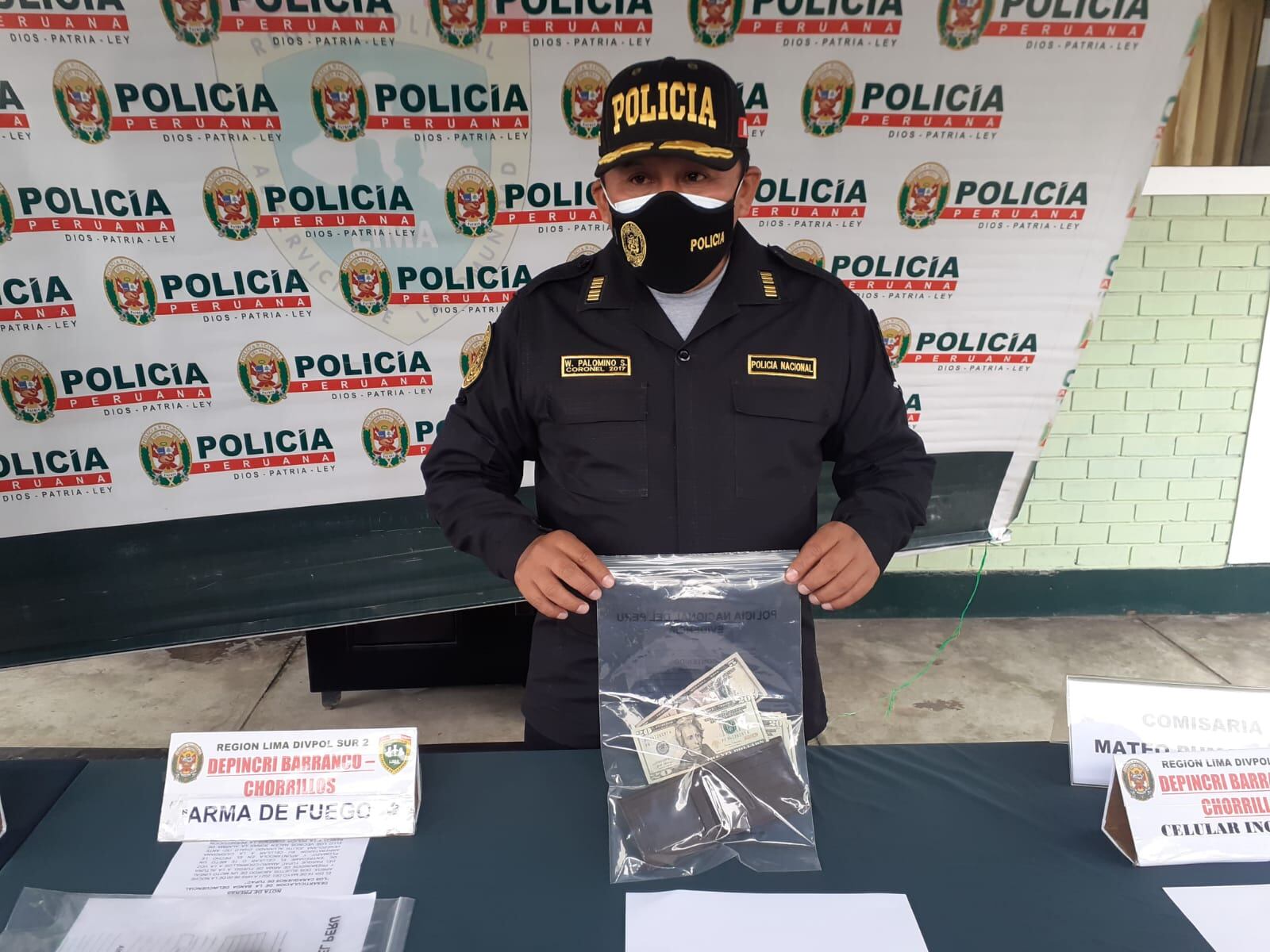 Tras ser perseguido a balazos, el venezolano Jhoan Ernesto Pinto Marcano (23), ‘Kalimba’, de la banda ‘Los Caraqueños de Túpac’, fue atrapado por los policías de la comisaría de Mateo Pumacahua, en Chorrillos. (foto: Mónica Rochabrum)