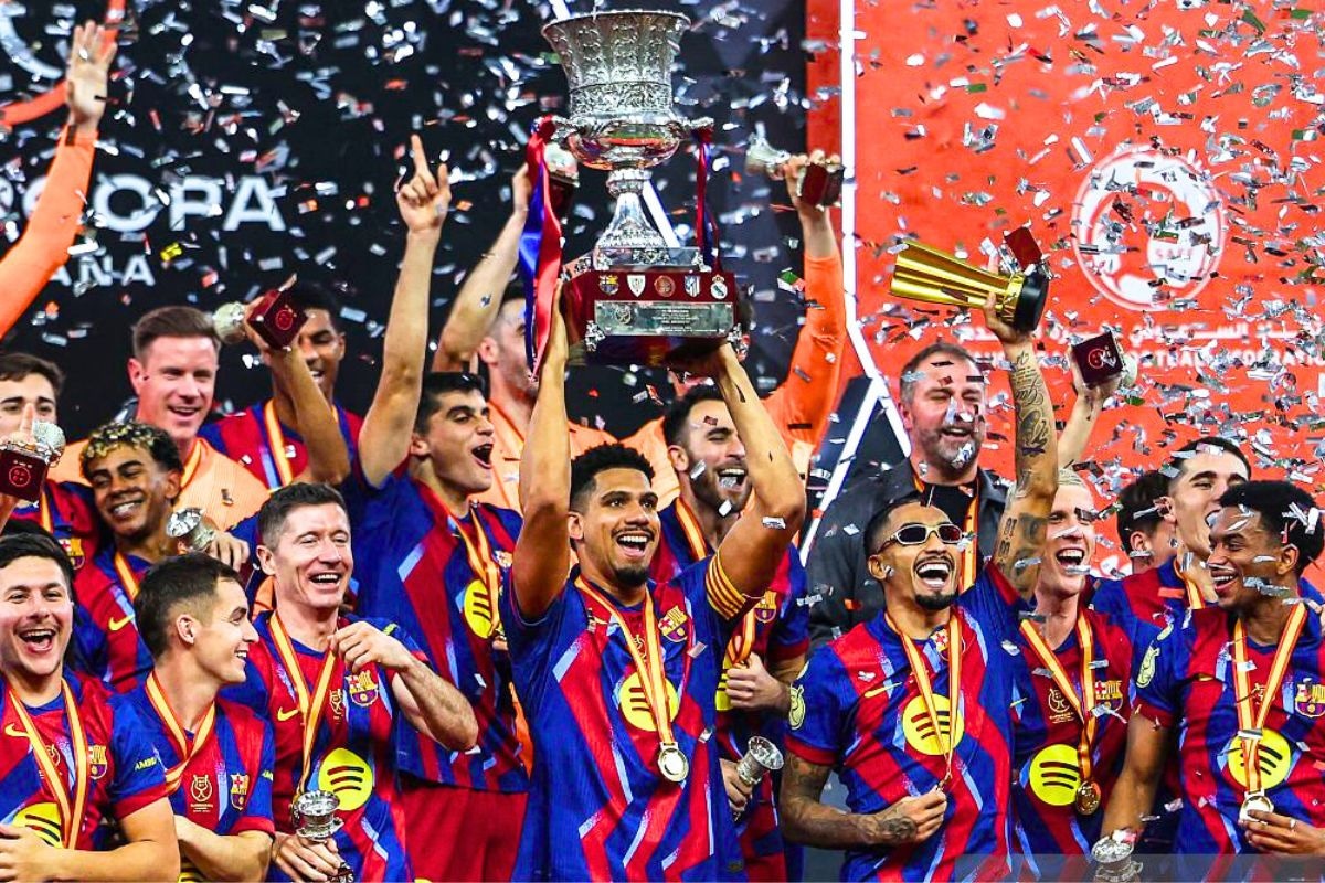 Barcleona festeja su título en la Supercopa de España (Foto: AFP)