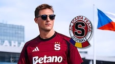 Oliver Sonne deja Premier League para jugar junto a Joao Grimalo en Sparta Praga