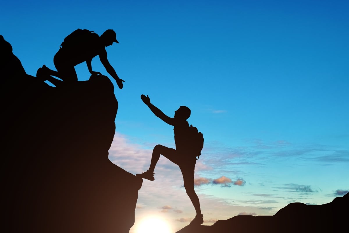 Para el filósofo romano, rodearnos de buenas personas también influye en nuestra forma de vivir. Foto: Istock.