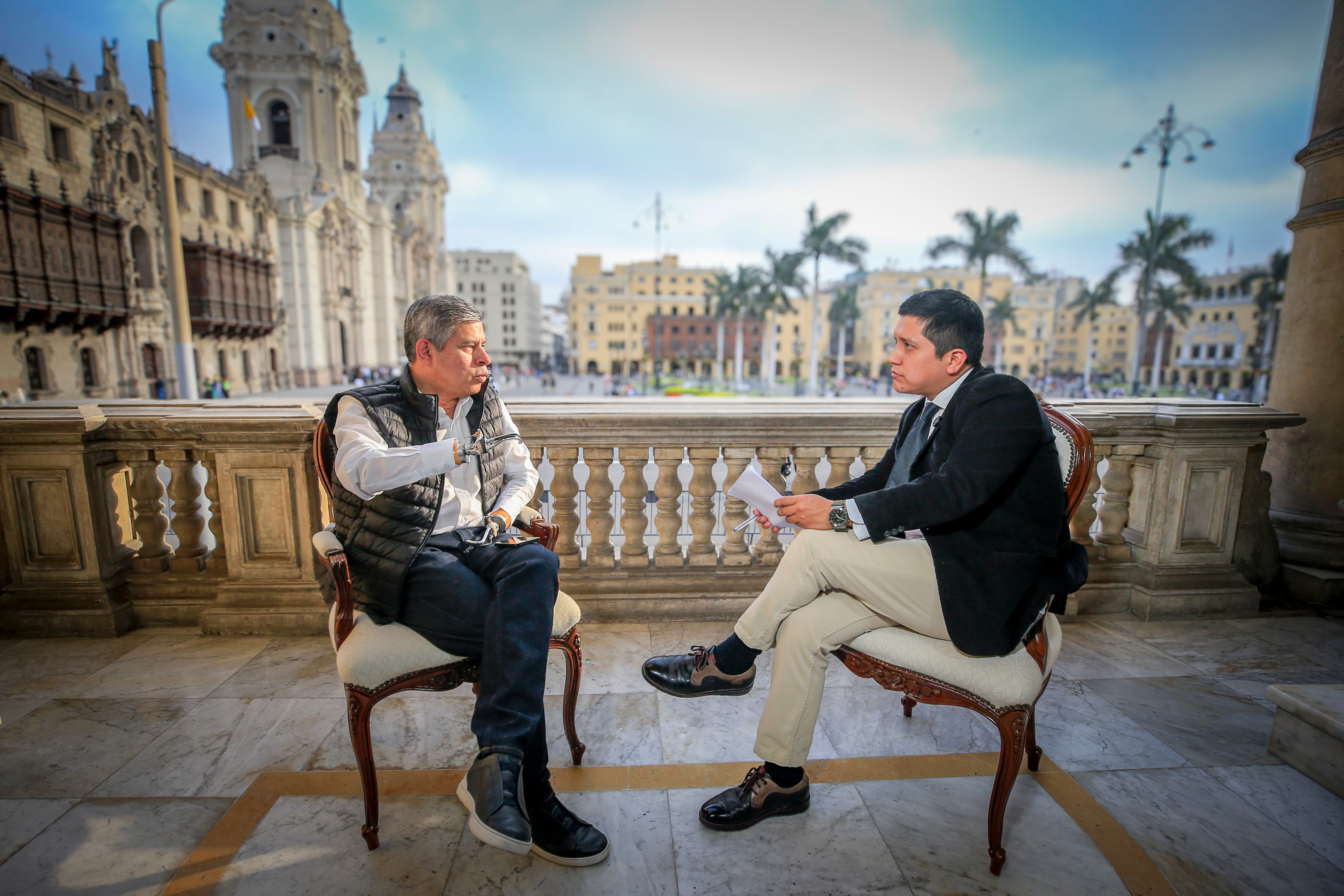 El premier asegura que lucharán frontalmente contra la delincuencia y están conversando con el gobierno de Bukele. (Foto: César Bueno)