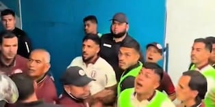 Caín Fara, Javier Rabanal y Jairo Concha fueron captados discutiendo con hinchas se Sporting Cristal. (Redes sociales)