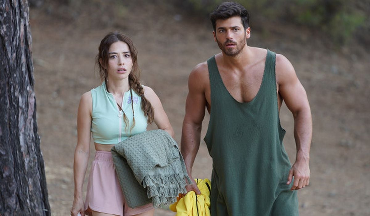 Los actores turcos Can Yaman y Özge Gürel vuelven a protagonizar una nueva producción otomana, luego de "Dolunay" ahora estarán en "Bay Yanlis" (Foto: Gold Film)