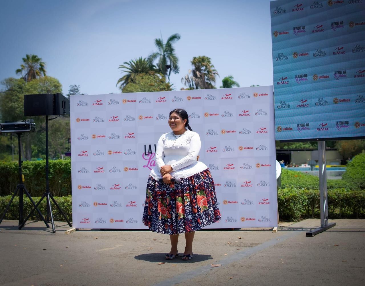 Con el arquetipo de una pollera andina, el objetivo es ir derribando, capa por capa, los prejuicios y mitos que se necesitan romper para que las mujeres.