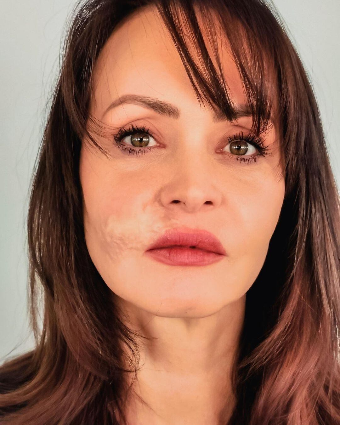 La maquilladora Marie Gheno construyó la cicatriz de Elisa Corso en el rostro de Gaby Spanic (Foto: Marie Gheno/ Instagram)