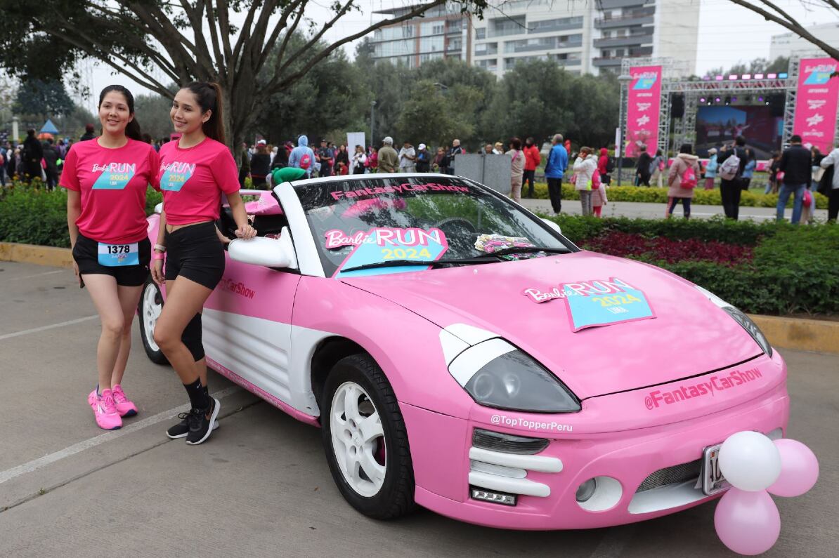 Así se vivió el 'Barbie Run' que reunió en San Borja a fanáticos de Barbie y amantes del deporte. Evento celebró 65 años de la icónica muñeca. (Andina).