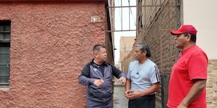 Juan Saavedra enseña el 'Callejón del gato' a Puchungo (foto: GEC)