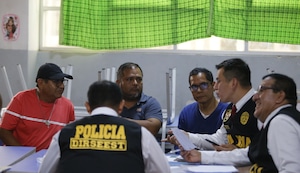 ¡Caos electoral en Los Olivos! Intervienen a los tres miembros de mesa junto a personero por cédulas rayadas