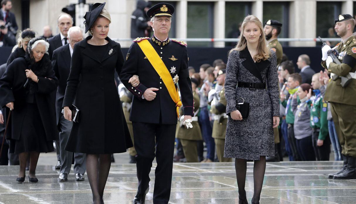 "Nuestro gran duque Juan era un hombre de caridad, de amor discreto", declaró el arzobispo Jean-Claude Hollerich. En la fotografía, el rey Felipe de Bélgica, la reina Matilde de Bélgica y la princesa Isabel. (Foto: AFP)