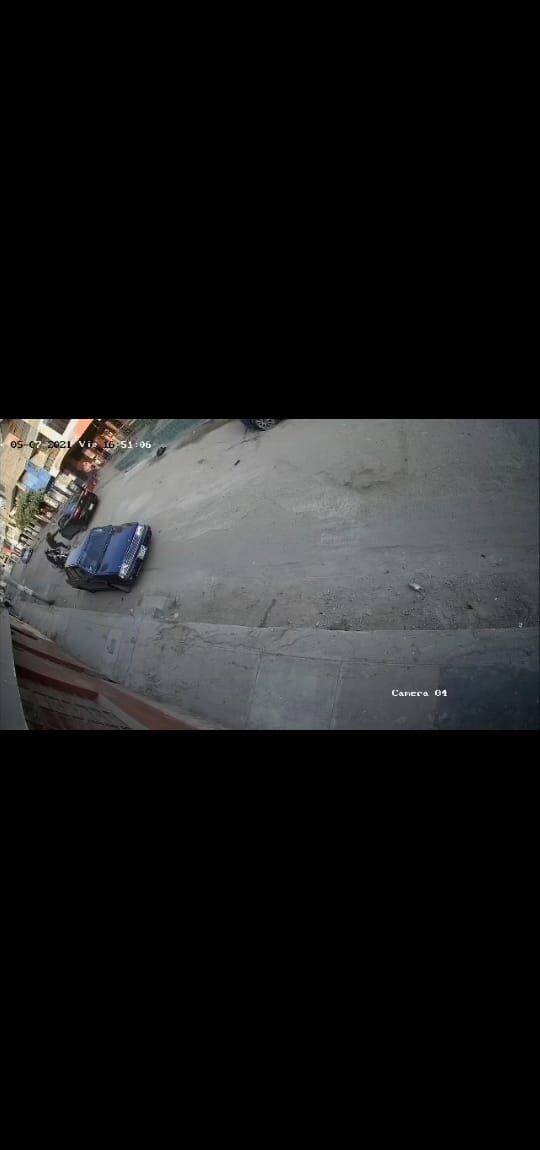 En el vídeo se observa que el pistolero dispara desde el lado del asiento del chofer