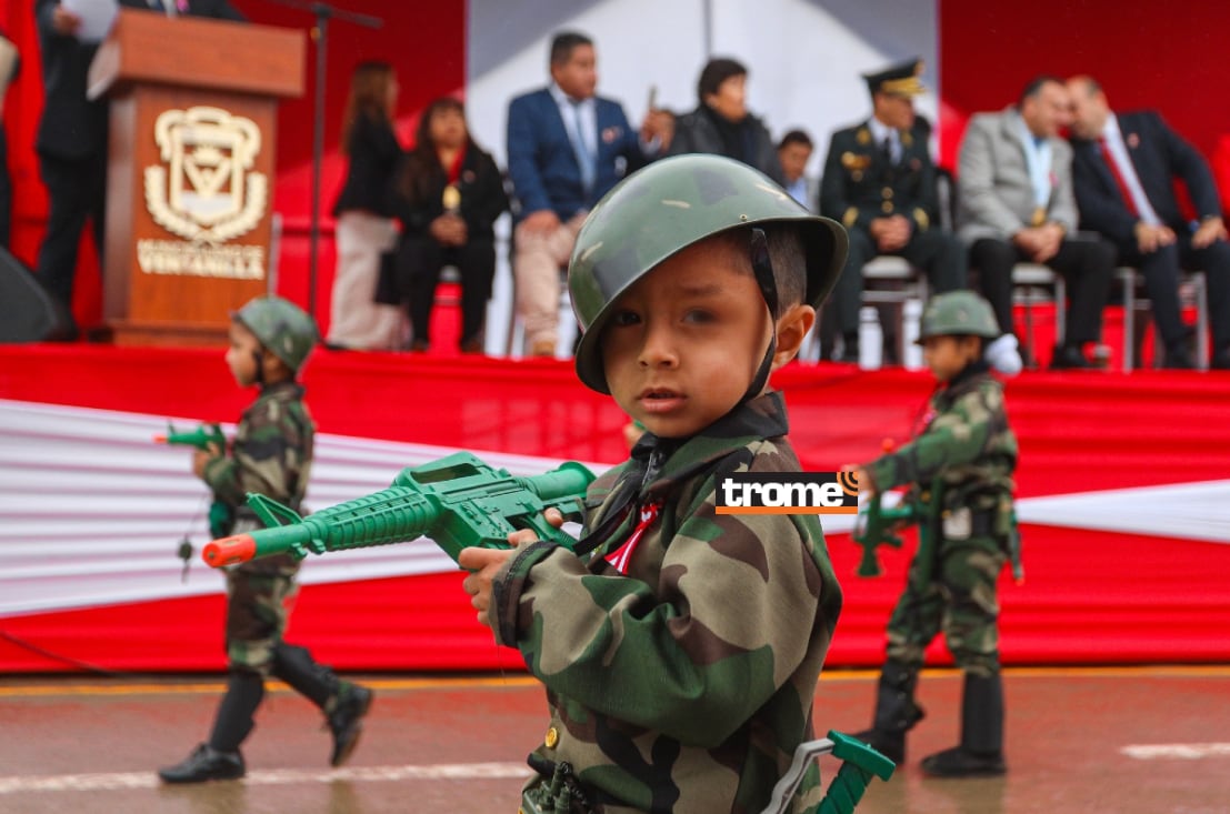 Fiestas Patrias: Desfile organizado por el distrito de Ventanilla tuvo participación de muchos niños y fueron admirados por el público. (Isabel Medina / Trome).