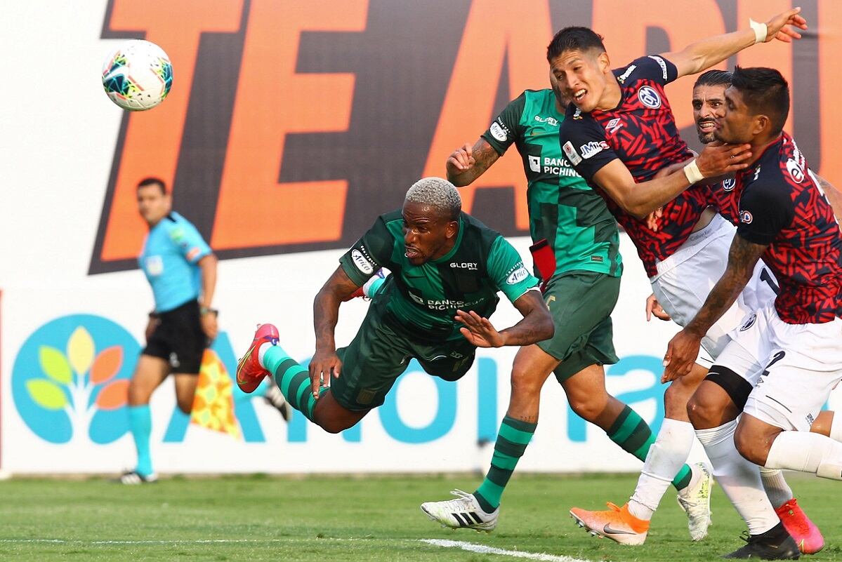 Jefferson Farfán podría volver al final del Apertura y aportar con goles, como el que anotó a la 'Academia' (Foto LFP)